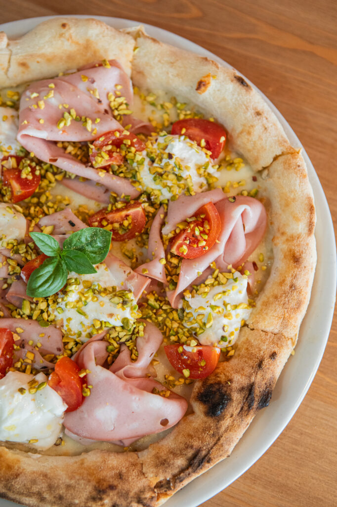 Pizza con mortadella